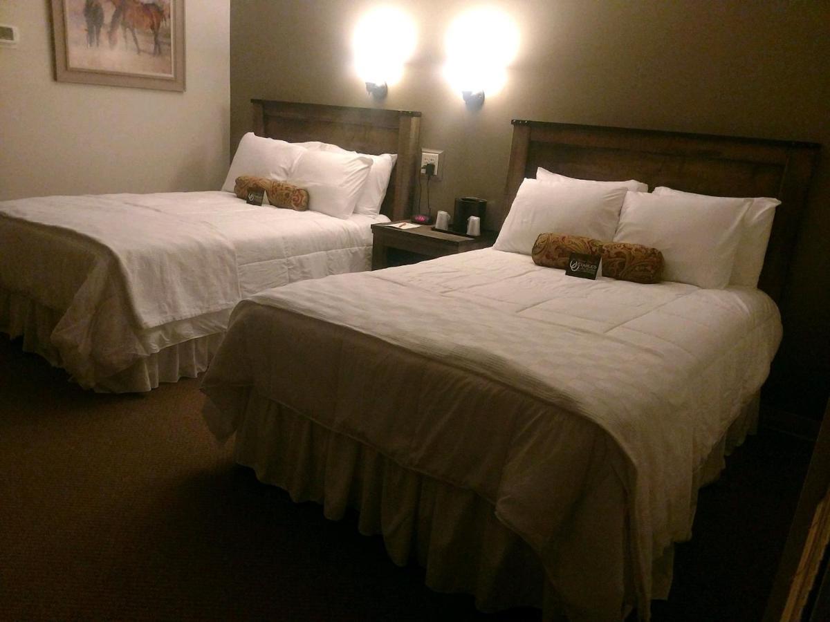 The Stables Inn & Suites Salem Bagian luar foto