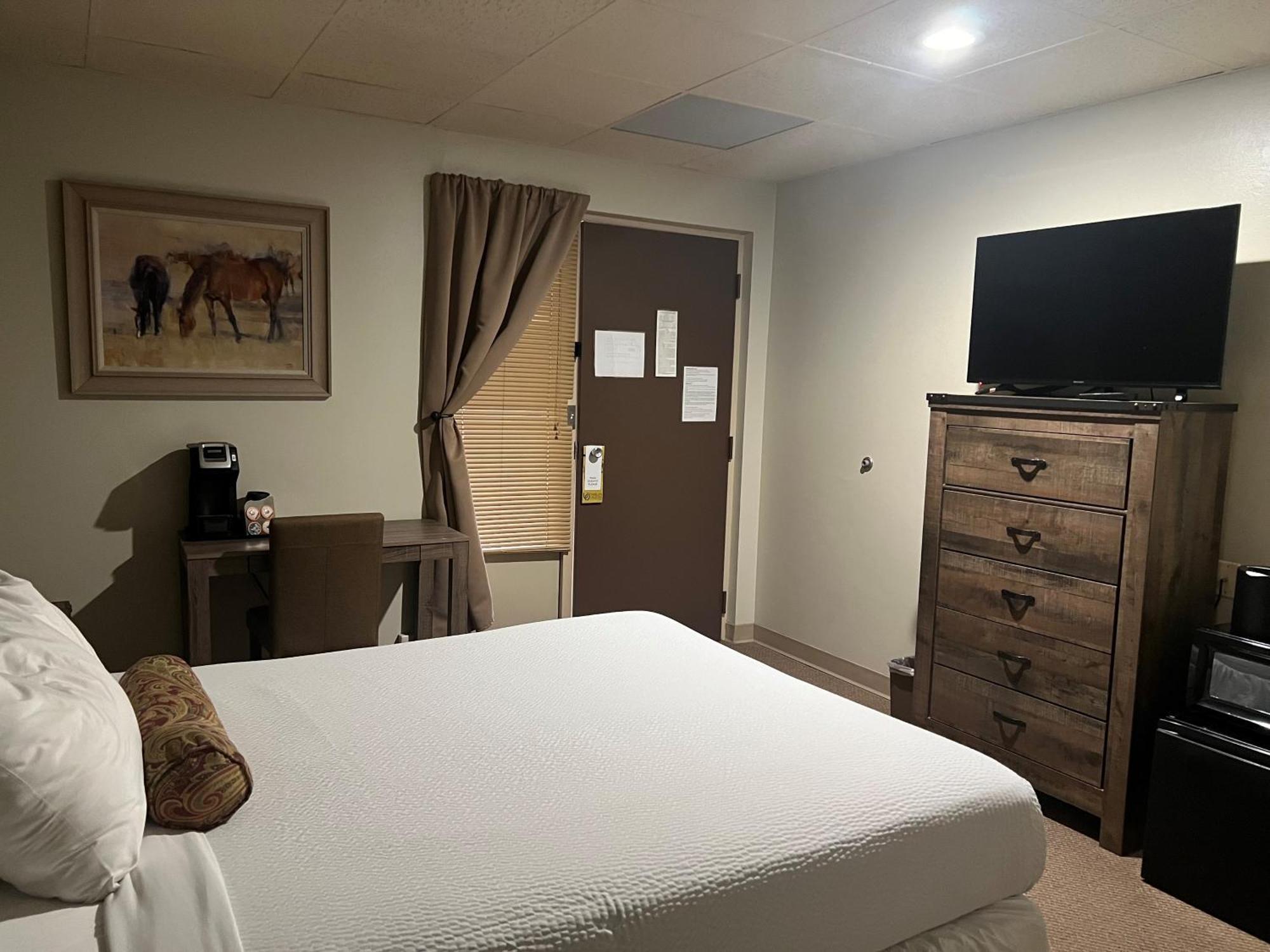 The Stables Inn & Suites Salem Bagian luar foto