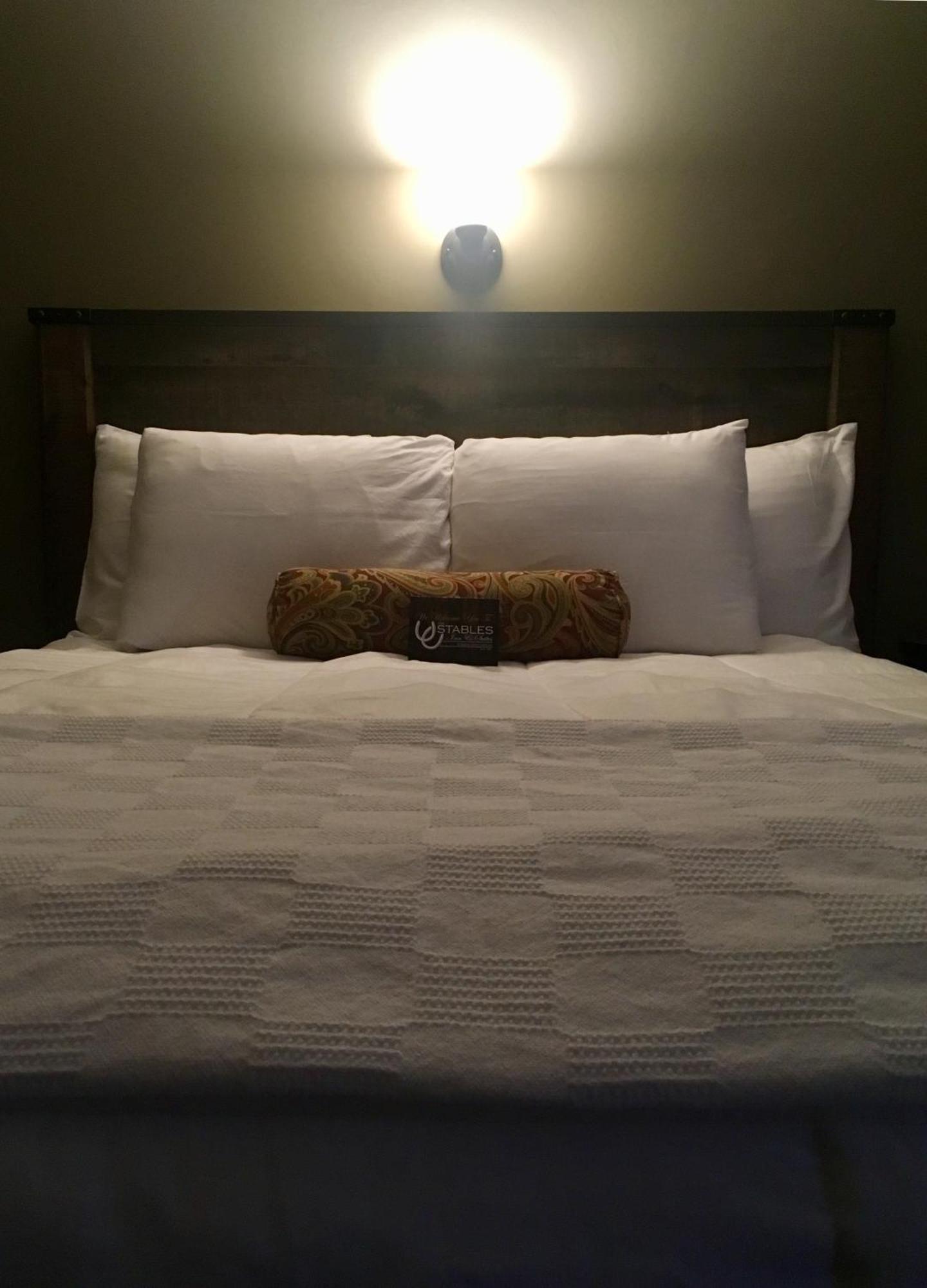The Stables Inn & Suites Salem Bagian luar foto
