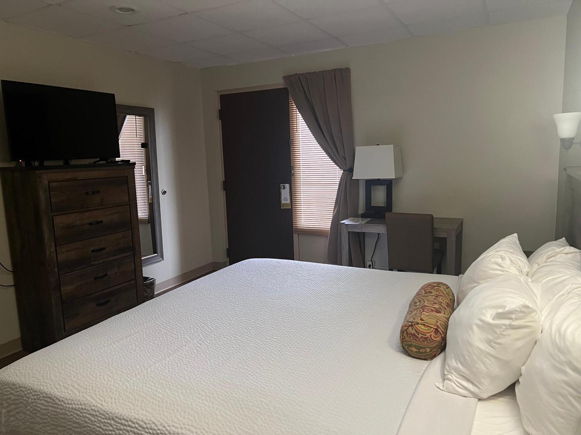 The Stables Inn & Suites Salem Bagian luar foto