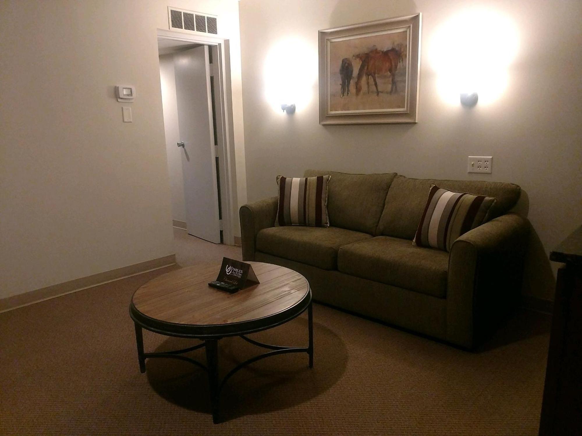 The Stables Inn & Suites Salem Bagian luar foto