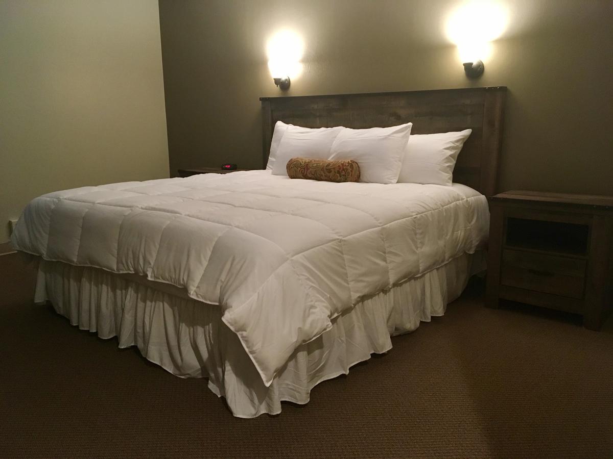 The Stables Inn & Suites Salem Bagian luar foto