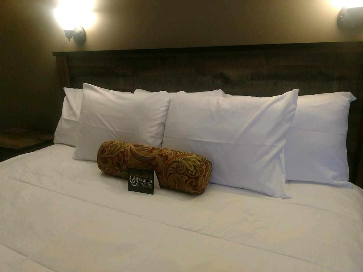 The Stables Inn & Suites Salem Bagian luar foto
