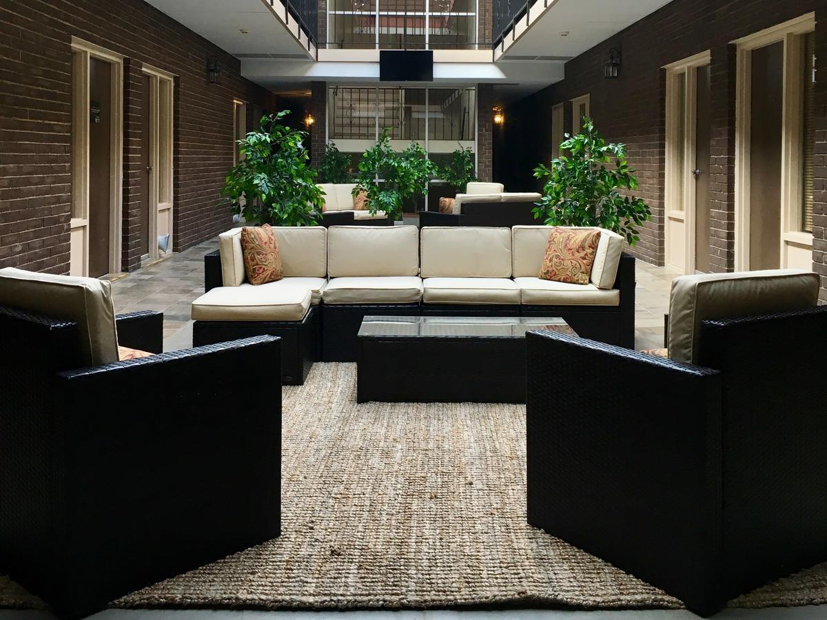 The Stables Inn & Suites Salem Bagian luar foto