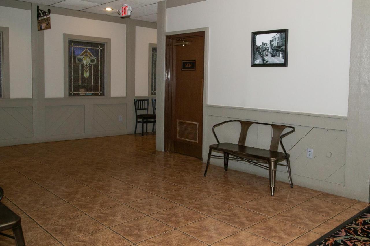 The Stables Inn & Suites Salem Bagian luar foto