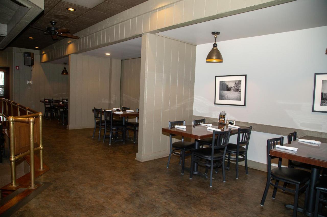 The Stables Inn & Suites Salem Bagian luar foto