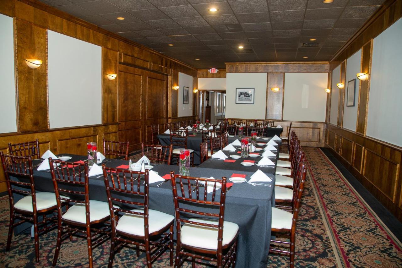The Stables Inn & Suites Salem Bagian luar foto