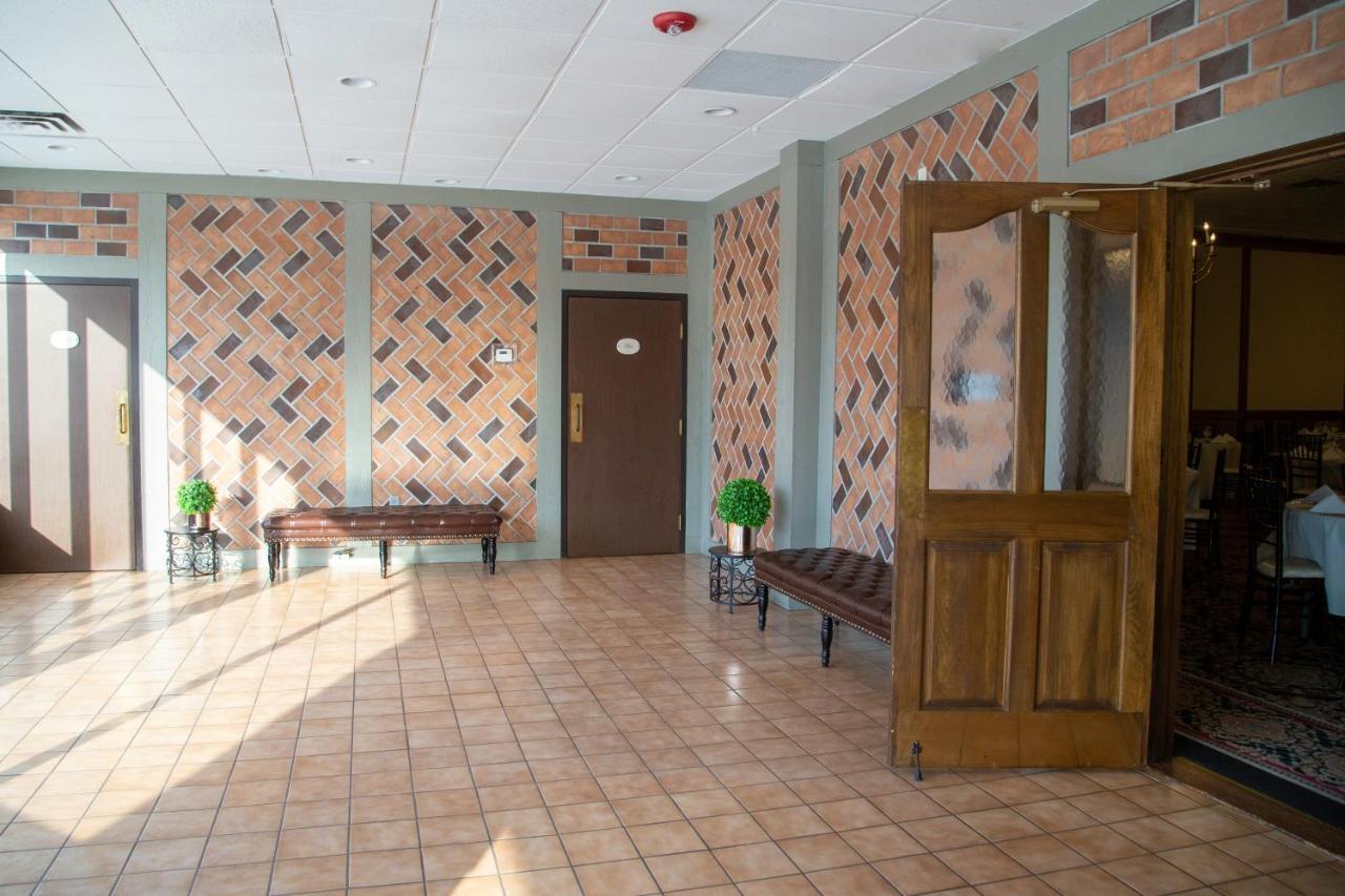 The Stables Inn & Suites Salem Bagian luar foto